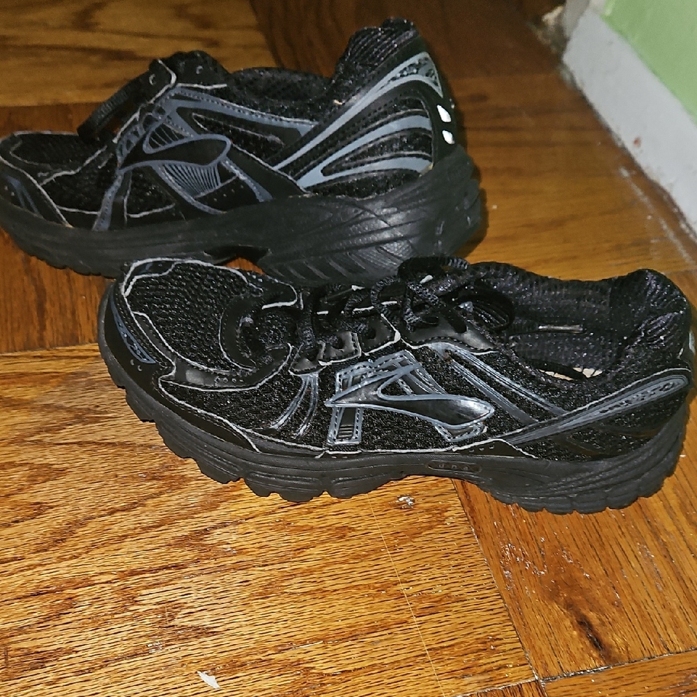Black Athletic Brooks Sneakers